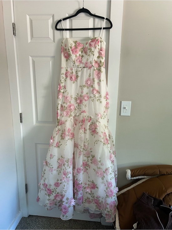 Windsor Dresses & Skirts - Windsor Size 11 White and Pink Floral Mermaid Gown (New with tags)